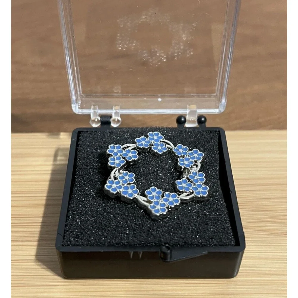Forget Me Not Flower Pin Brooch Silver Tone Blue Enamel Wreath Boxed Retro 1